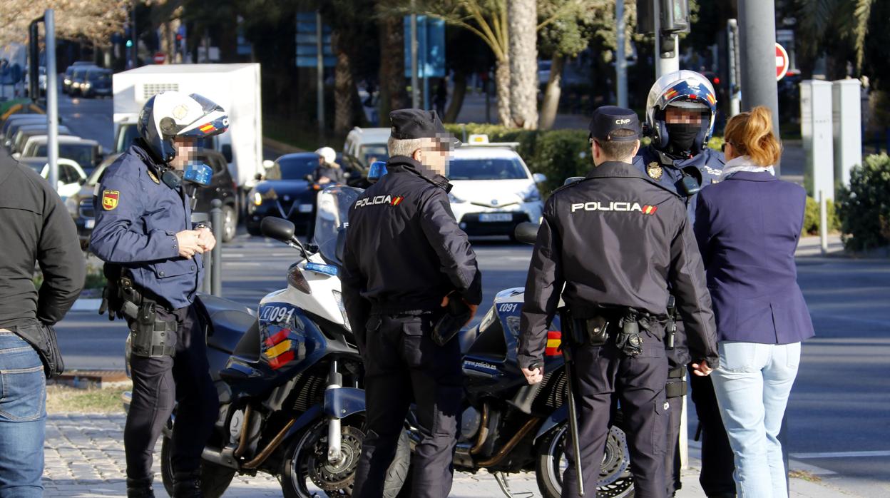 Imagen de archivo de unos efectivos de la Policía Nacional en Alcante