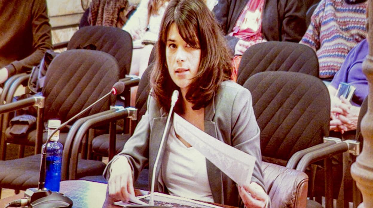 La portavoz de Podemos en Madrid, Isabel Serra, durante el juicio por el que ahora ha sido condenada