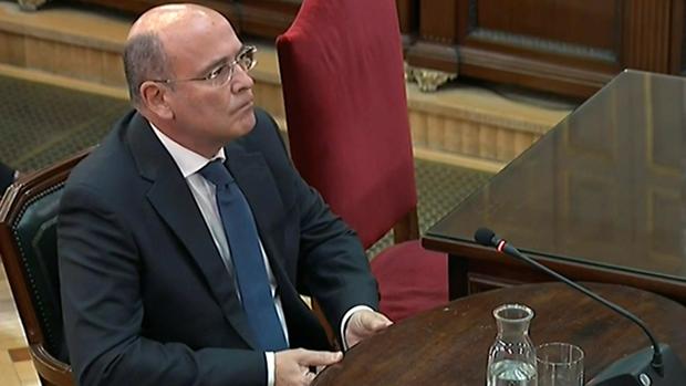 Pérez de los Cobos tacha de «estafa» el rol de los Mossos y acorrala a Trapero