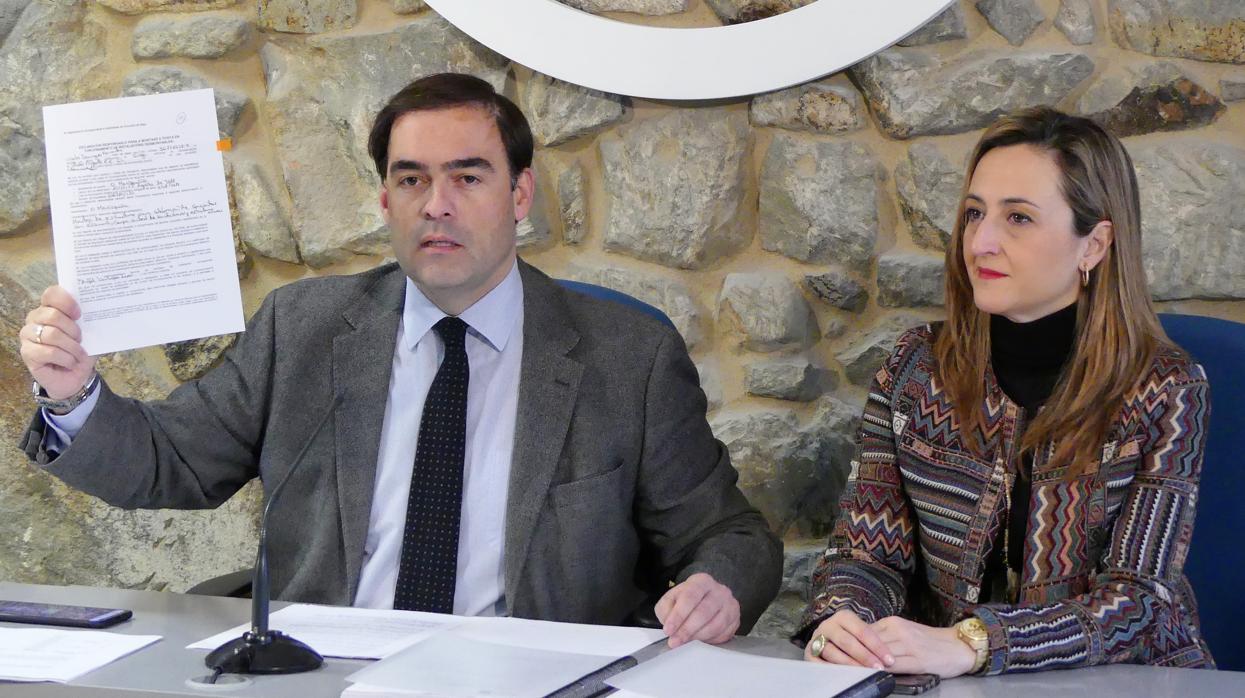 Los diputados del PP Alberto Pazos y Teresa Egerique