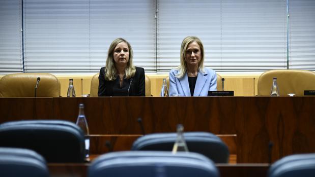 Cifuentes, en total soledad, ante el interrogatorio más duro en la Asamblea por el caso máster