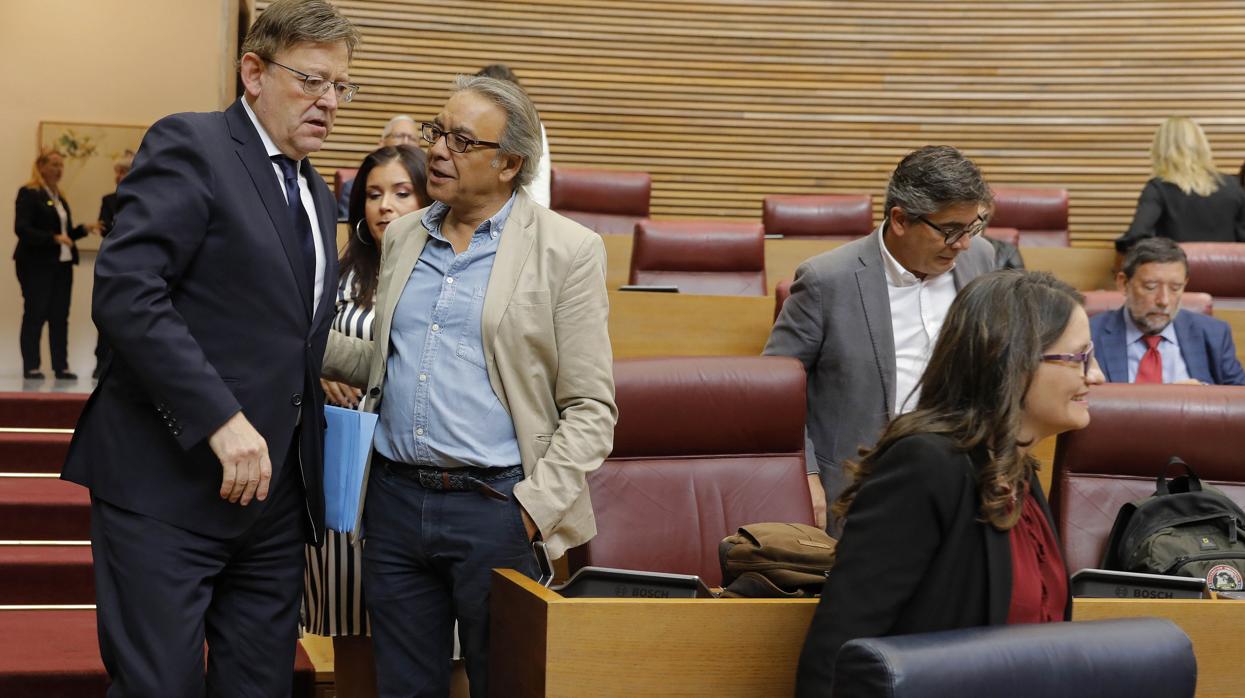 Ximo Puig y Manolo Mata, en las Cortes Valencianas