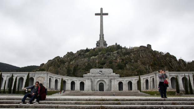 La familia Franco recalca al Gobierno que apurará la vía judicial para evitar la exhumación