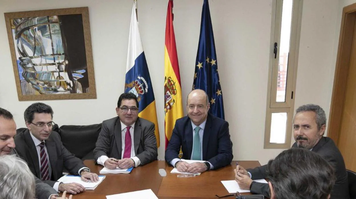 Visita del secretario de Estado para la UE, Luis Marco Aguiriano, a Pedro Manuel Ortega en febrero de 2019