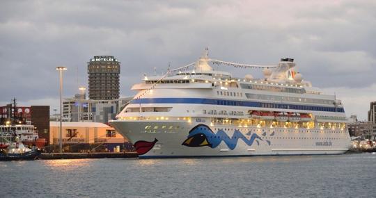 Crucero de naviera alemana en el Puerto de Las Palmas