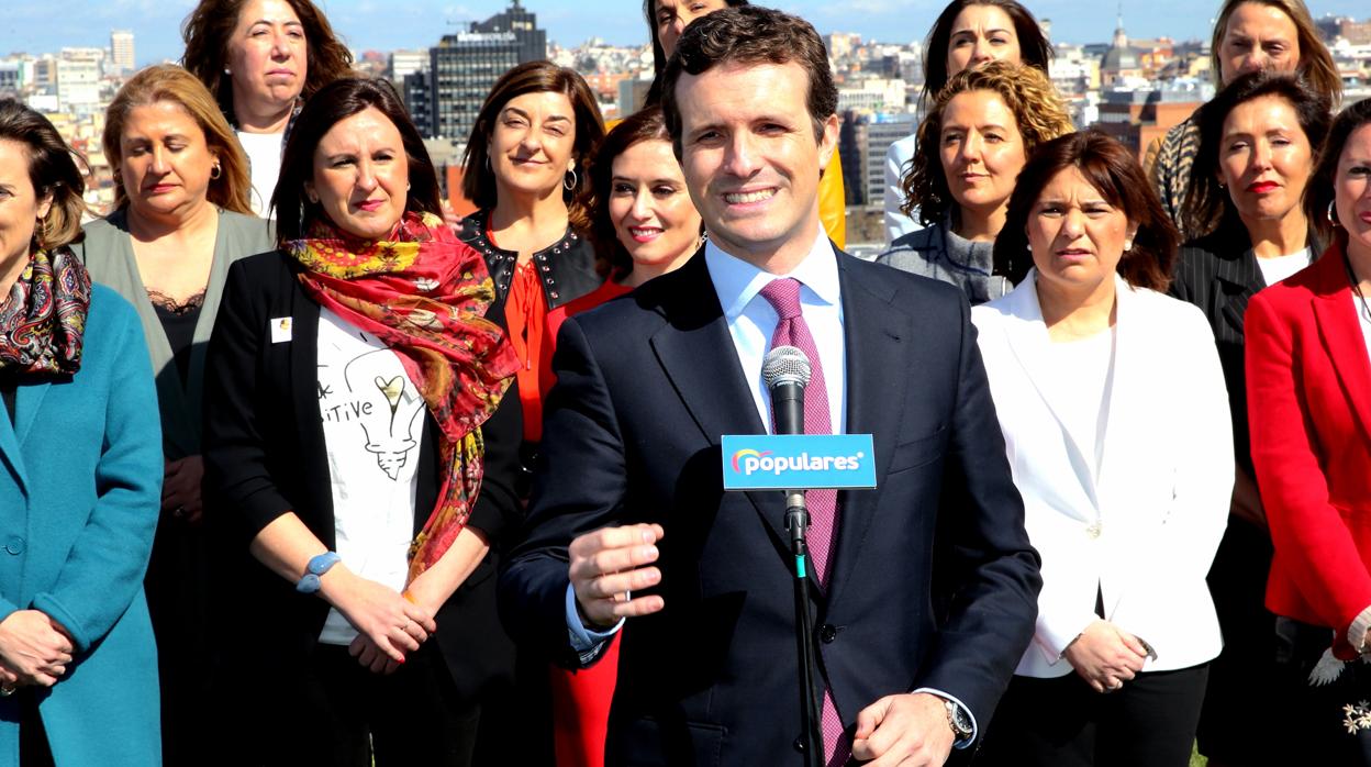 Pablo Casado con candidatas a las autonómicas y municipales