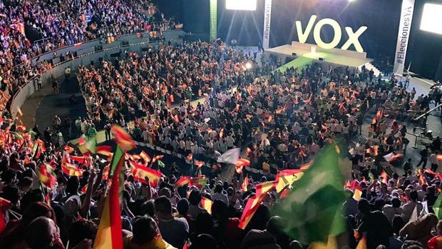 Colau veta el primer gran acto de Vox en Barcelona