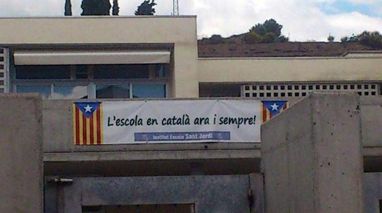 Un colegio que exige que el catalán sea lengua vehicular