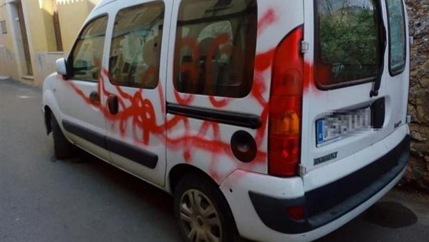 Ciudadanos denuncia un pinchazo de ruedas y pintadas contra los militantes de la formación en Baleares