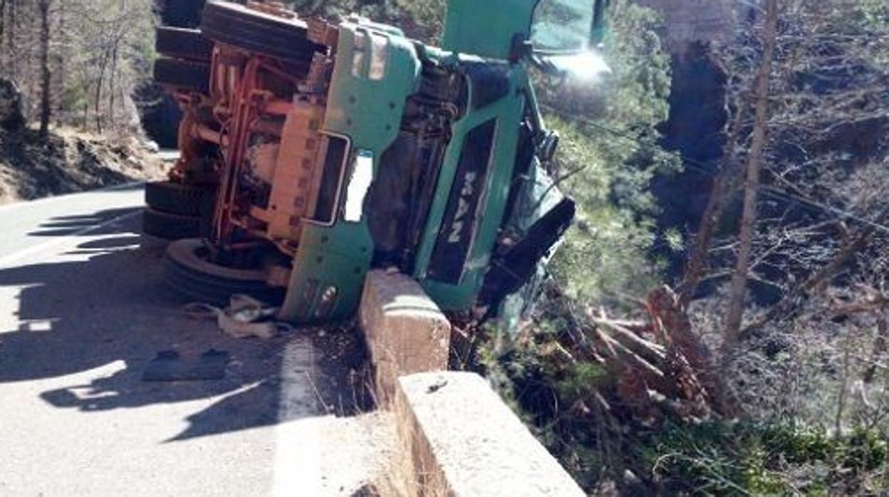 Estado en el que quedó el camión tras el accidente