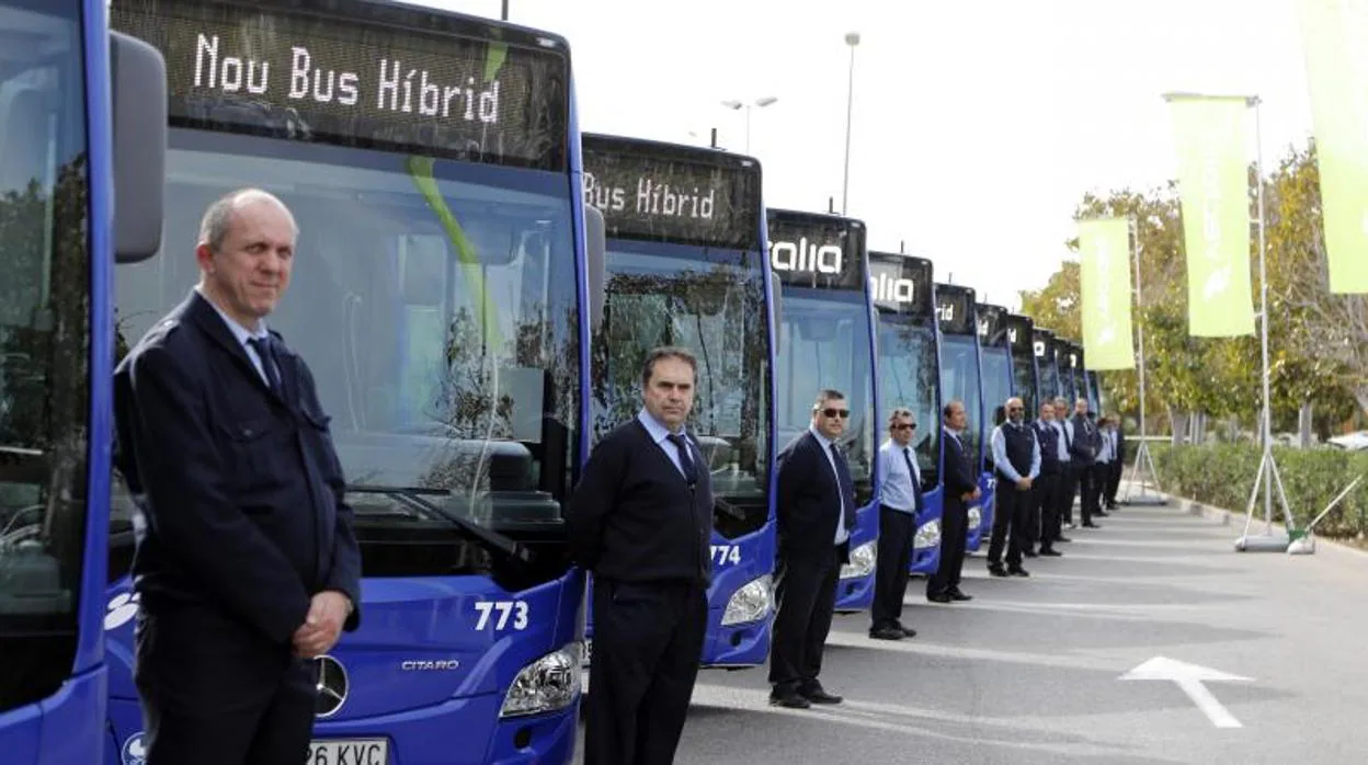 Presentación de los autobuses híbridos de la compañía La Alcoyana, este lunes