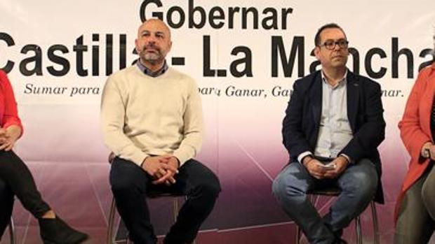 Podemos, IU y Equo sellan su acuerdo con Molina de candidato en Castilla-La Mancha