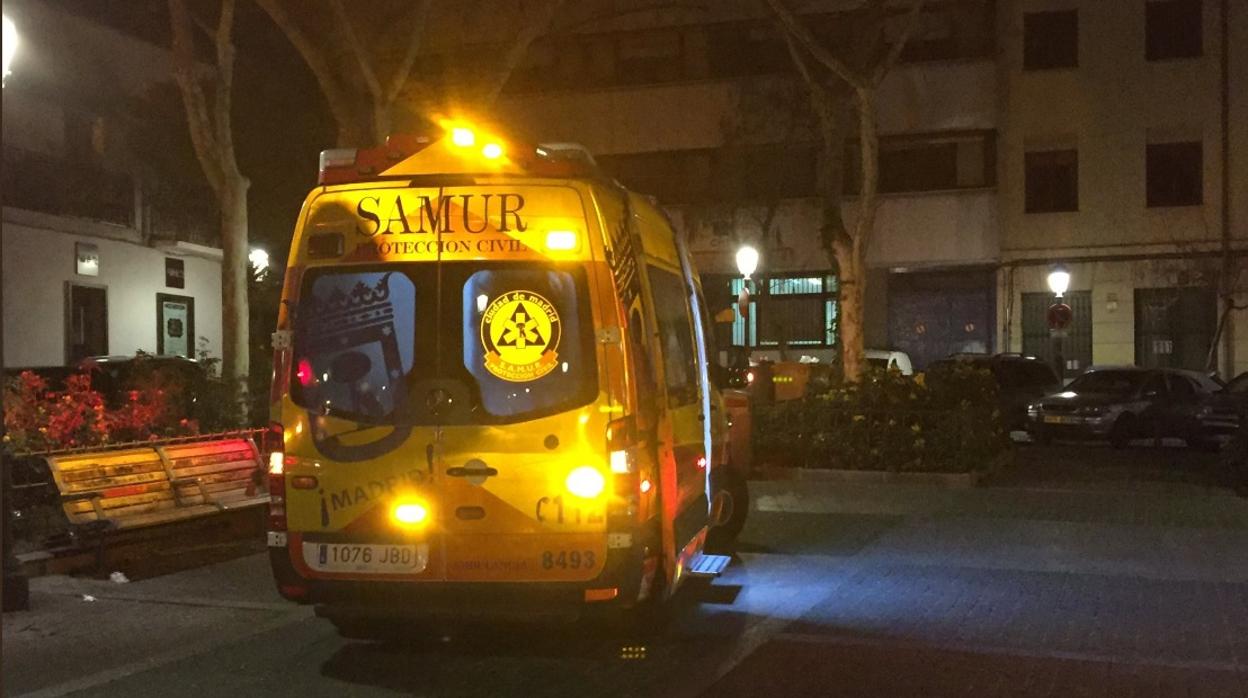 Una ambulancia del Samur en el lugar de los hechos