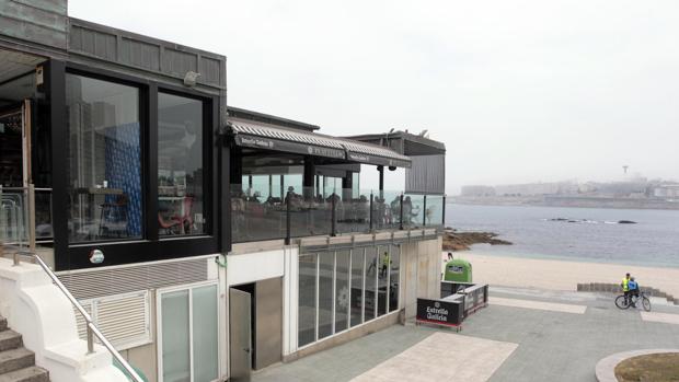 Denuncian que un local coruñés prohibió la entrada a un joven negro arguyendo «nuevas normas»