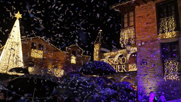 La iluminación de Ferrero Rocher, un «bombón envenenado» para Puebla de Sanabria