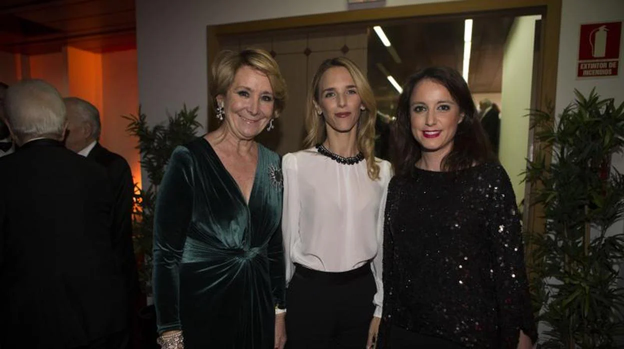 Esperanza Aguirre, Cayetana Álvarez de Toledo y Andrea Levy, en los premios Mariano de Cavia de ABC en 2016