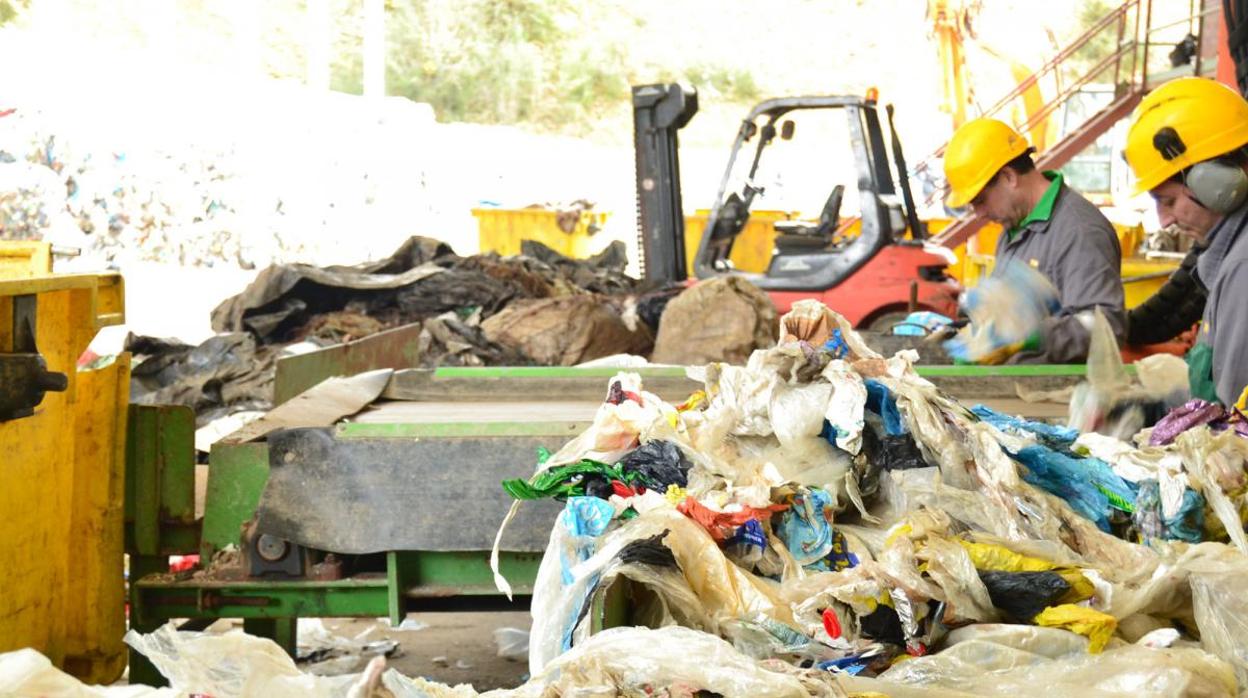 Planta de reciclaje de una empresa del grupo Genepol, al que pertenece la empresa Politer que opera en las Cuencas Mineras turolenses