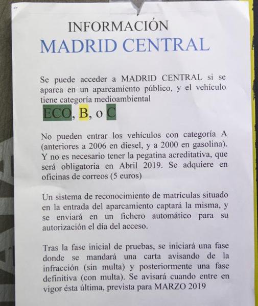 Cartel distribuido por el Ayuntamiento y colocado en los parkings de Madrid Central