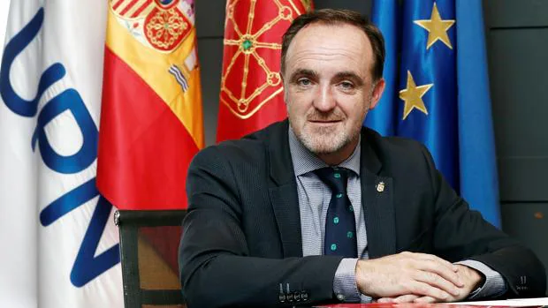 Javier Esparza: «El PSOE debe decidir: el nacionalismo de Uxue Barkos o una Navarra española»