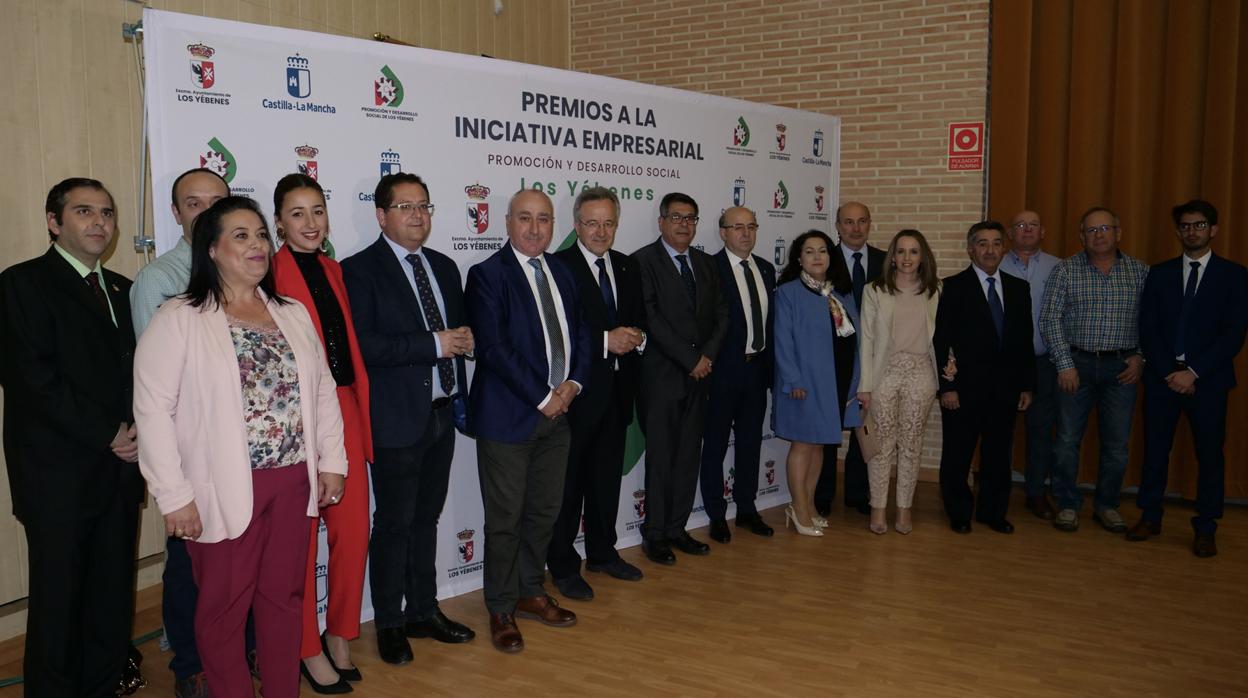 Autoridades y empresas premiadas durante la gala