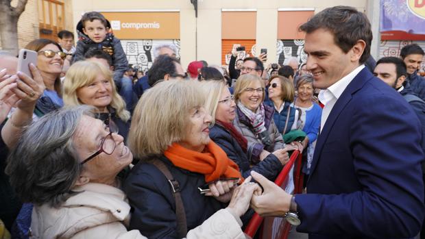 Albert Rivera se compromete a una nueva financiación autonómica y a terminar el Corredor Mediterráneo