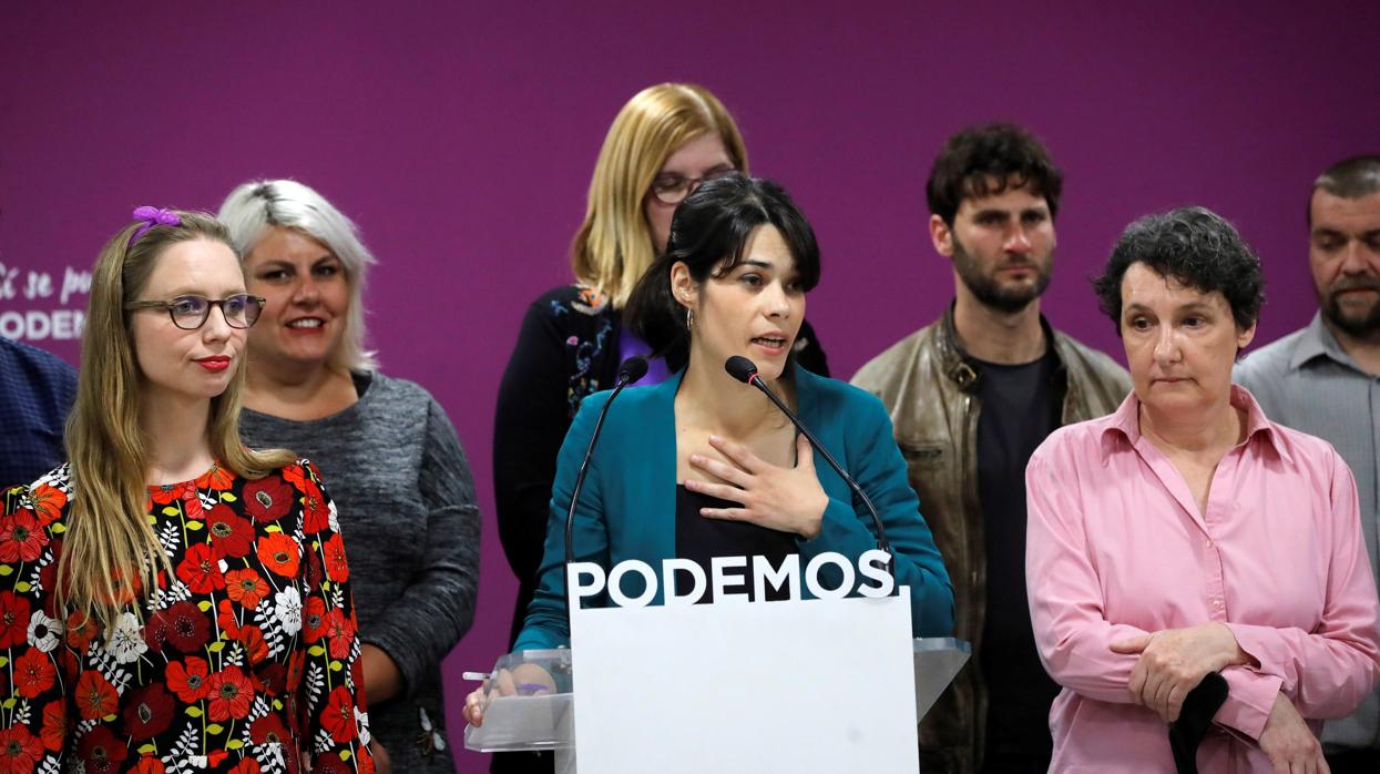 Isabel Serran, junto con algunos de los otros candidatos en su lista tras las primarias de Podemos