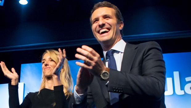 Casado insta a intervenir los Mossos si Torra no retira los lazos amarillos