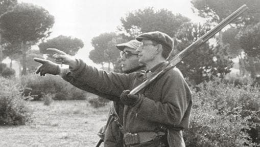 Miguel Delibes de caza en Villanueva de Duero hacia 1963