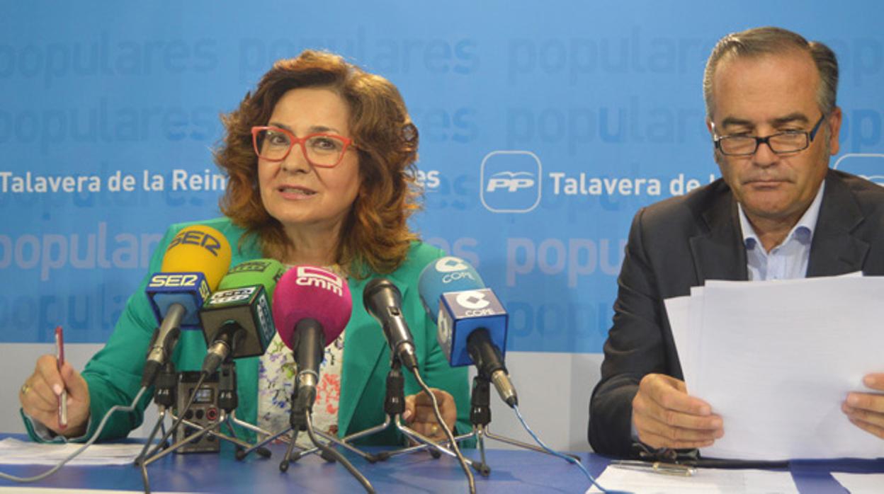 Carmen Riolobos y José Julián Gregorio durante una rueda de prensa