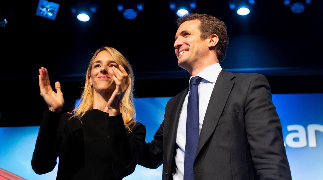 Cayetana Álvarez de Toledo y Pablo Casado, ayer en Barcelona