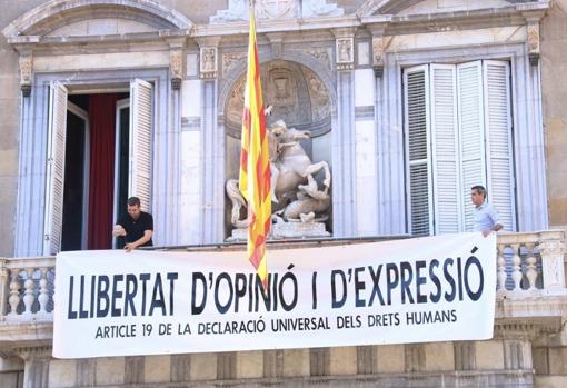 Así es la nueva pancarta que cuelga de la Generalitat