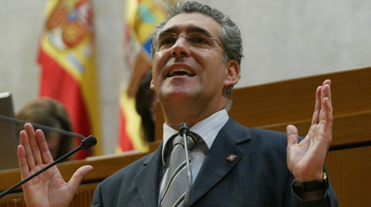 Chesús Bernal, en sus años de diputado y portavoz de CHA en las Cortes de Aragón