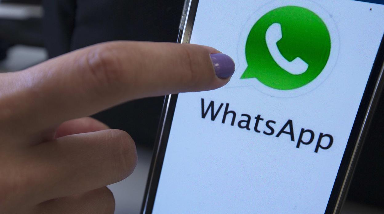 Absuelto de comunicarse con su exmujer por Whatsapp pese a tenerlo prohibido