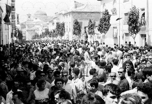 El público abarrotaba las calles del municipio