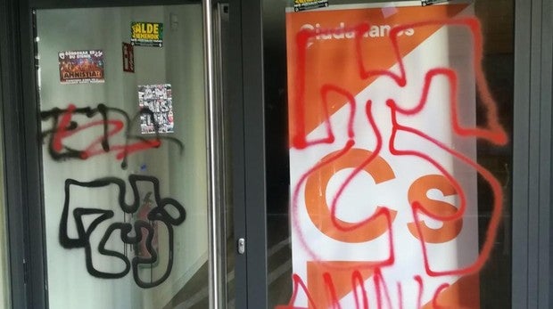 Atacan con pintadas a favor de ETA la sede de Ciudadanos en Pamplona