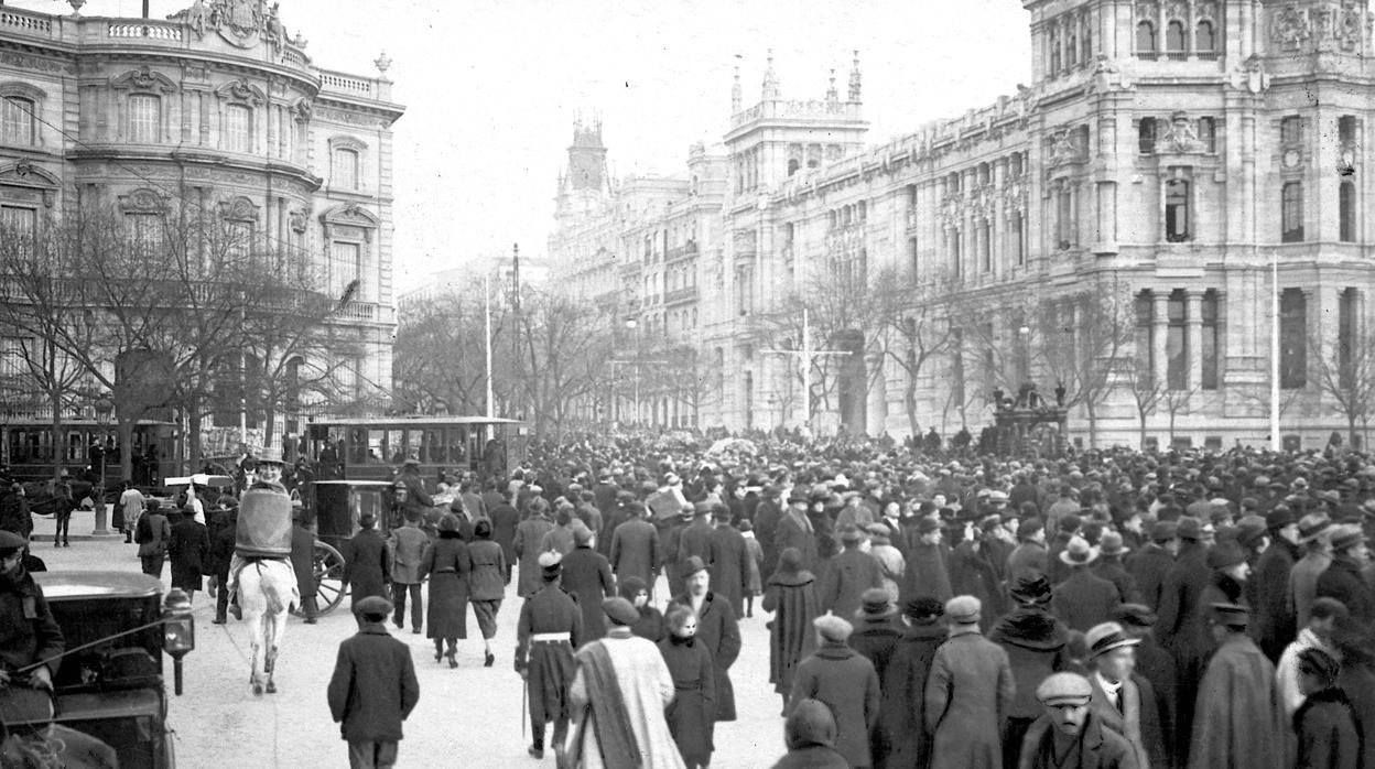 Entierro de Pérez Galdós, en Madrid, pasando por Cibeles