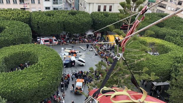 ¿Qué hacer si hay un terremoto?: los Bomberos de Alicante reparten un tríptico con consejos