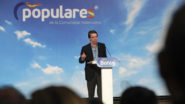 Aznar se revuelve contra Vox: «A mí a la cara nadie me habla de derechita cobarde»