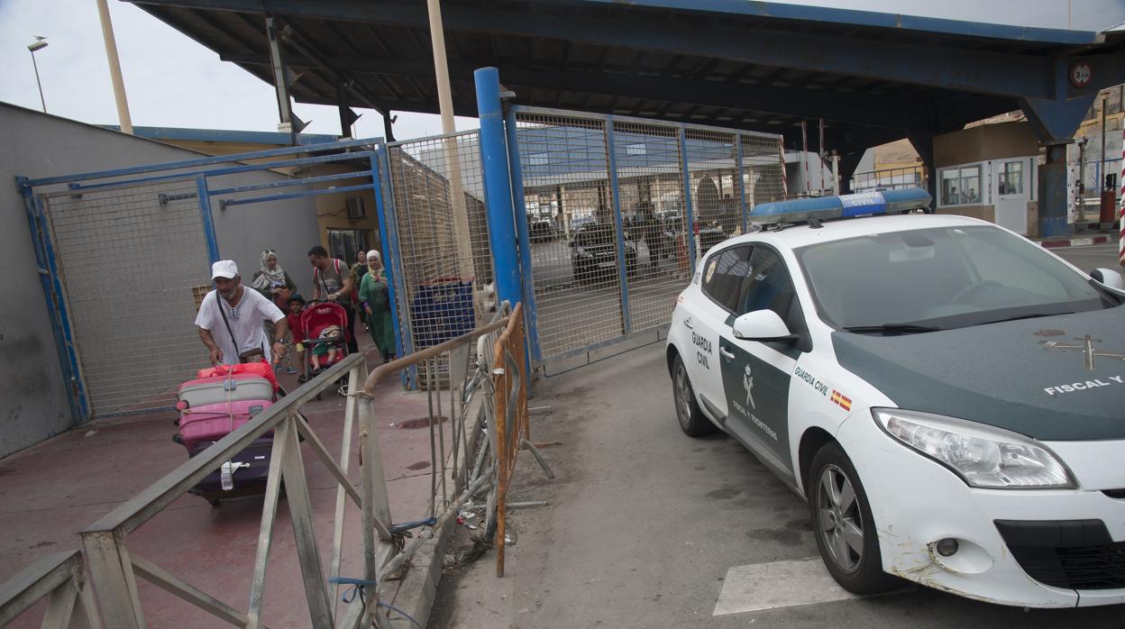 La mujer se presentó en las dependencias de la Guardia Civil en la frontera del Tarajal