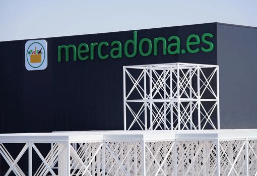 Exterior de un almacén logístic de Mercadona para internet