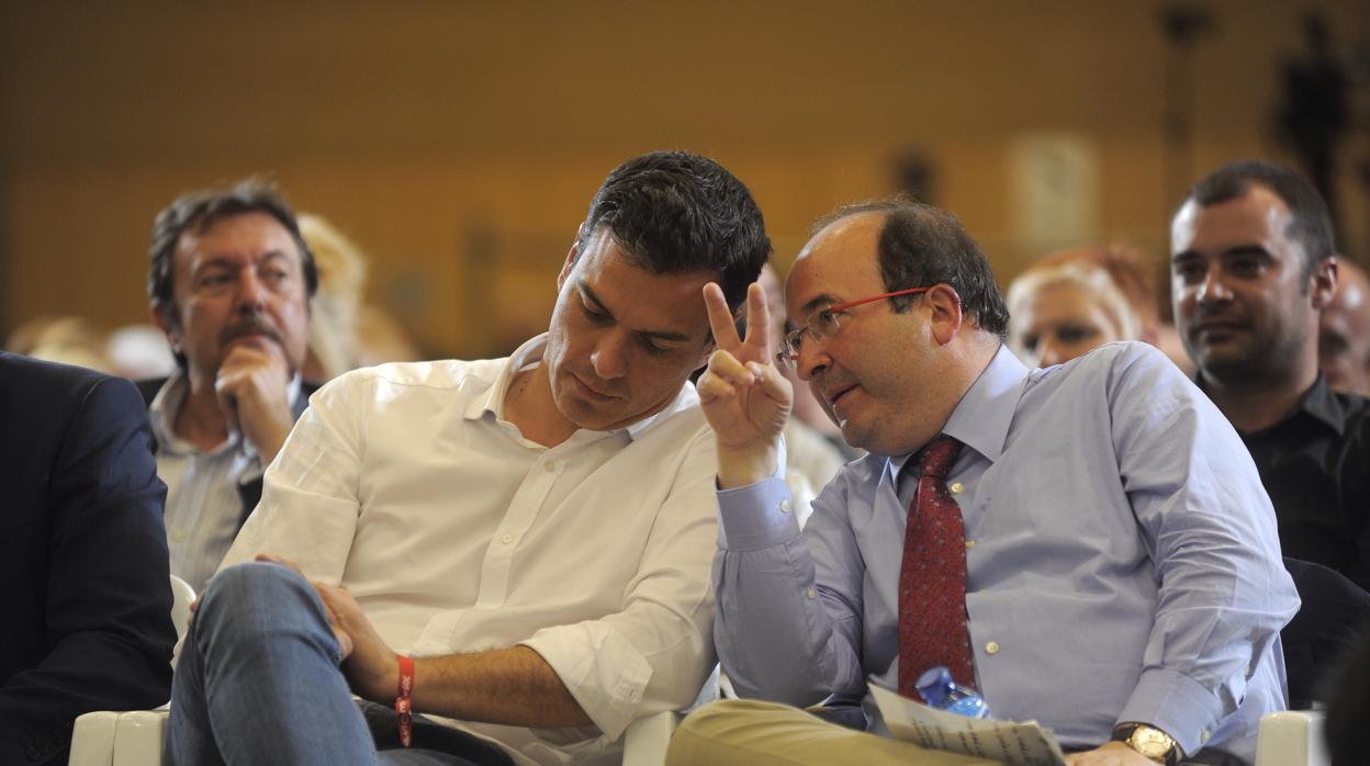 Pedro Sánchez junto a Miquel Iceta durante un acto en 2015