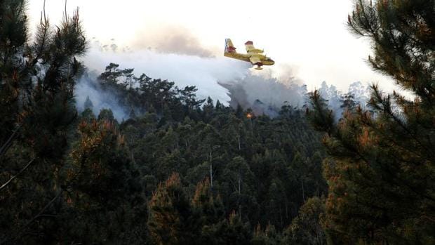 Extinguido el fuego en Boiro tras arrasar casi cien hectáreas
