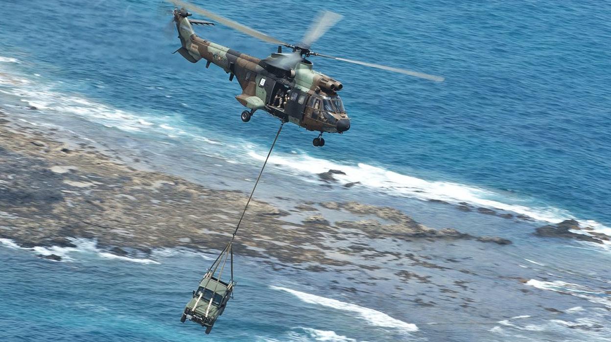 Transporte del Ejército de Tierra en El Cotillo, Fuerteventura, para reducir impacto medioambiental