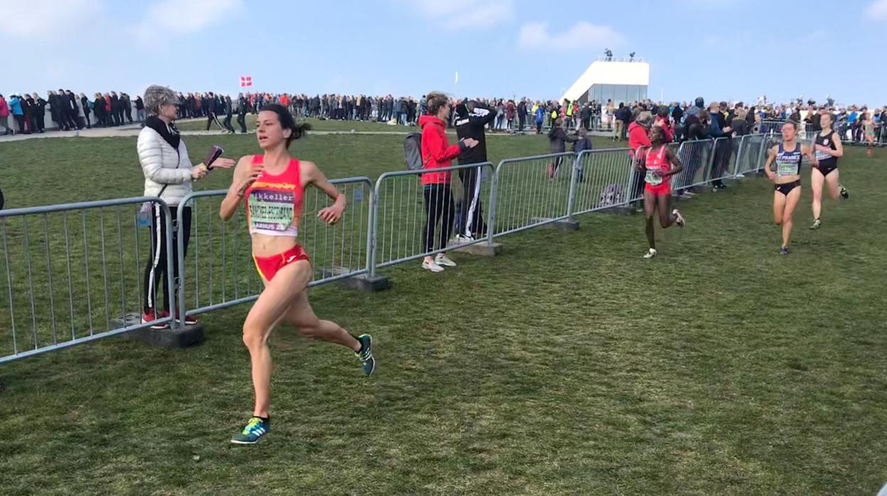 Irene Sánchez-Escribano, durante la carrera en el Mundial de cross de Aarhus