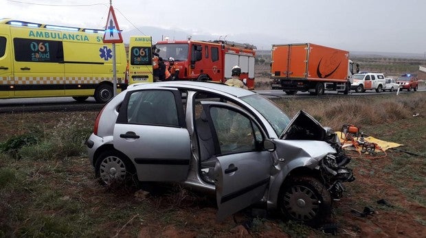 Una mujer muere en la N-234, cerca de Calatayud, al chocar su coche contra un camión