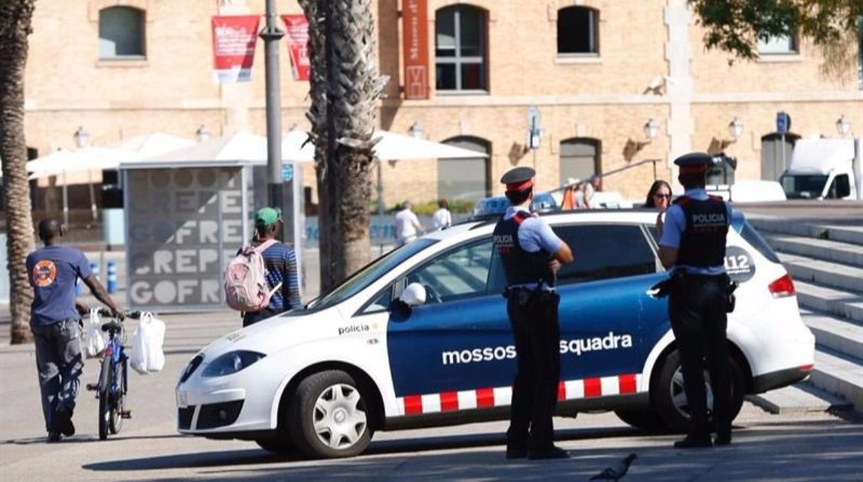 Agentes de los Mossos d'Esquadra en Barcelona