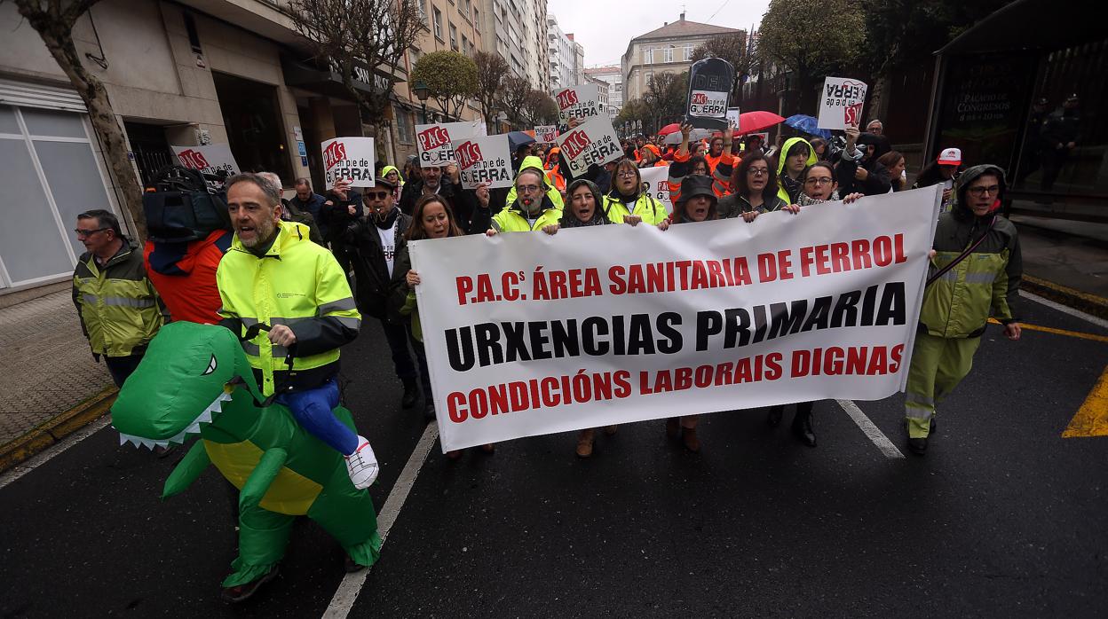 Personal de los PAC durante la manifestación celebrada en enero en Santiago