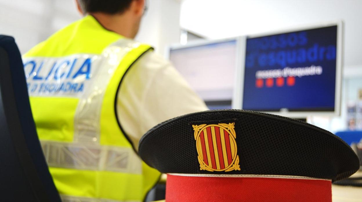 Un agentes de los Mossos d'Esquadra, en una imagen de archivo