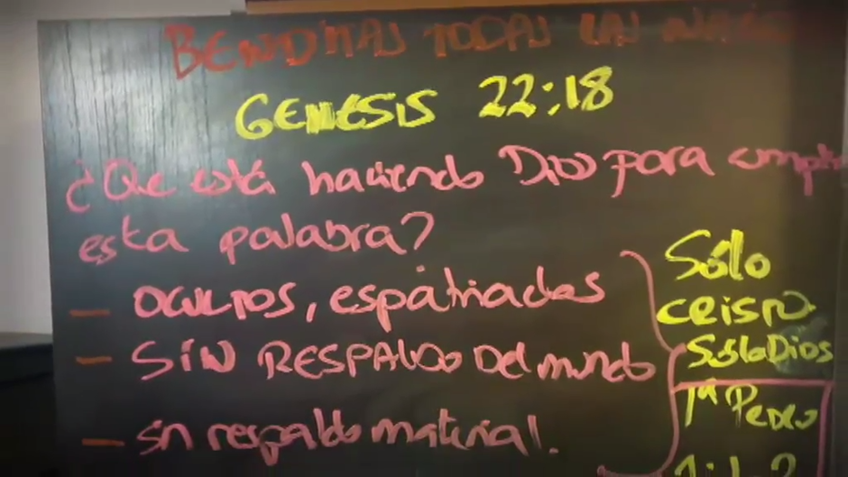 Las imágenes de la casa donde María Sevilla ocultó a sus hijos descubren versículos de la Biblia pintados