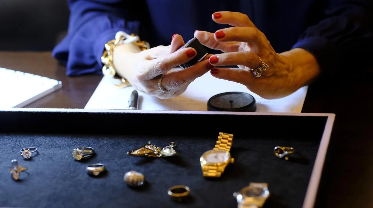 Los falsos evisores se apoderaron de joyas valoradas en 1.350 euros